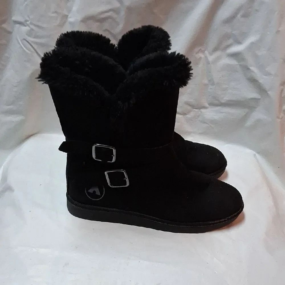 Airwalk Women's Black Faux Fur Cuff Winter Boots with Buckle Size 5.5